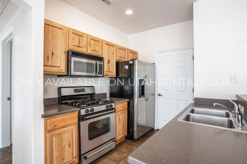 Charming 3-Bed, 2-Bath Condo with Garage & Community Amenities property image