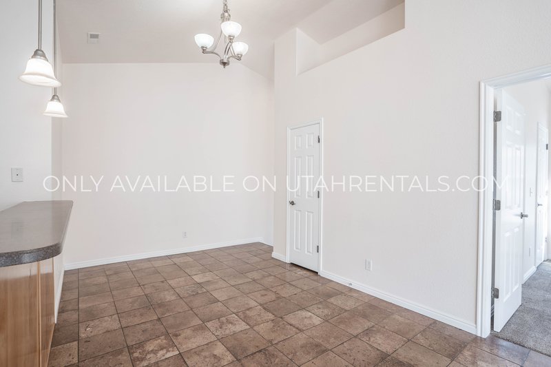 Charming 3-Bed, 2-Bath Condo with Garage & Community Amenities property image