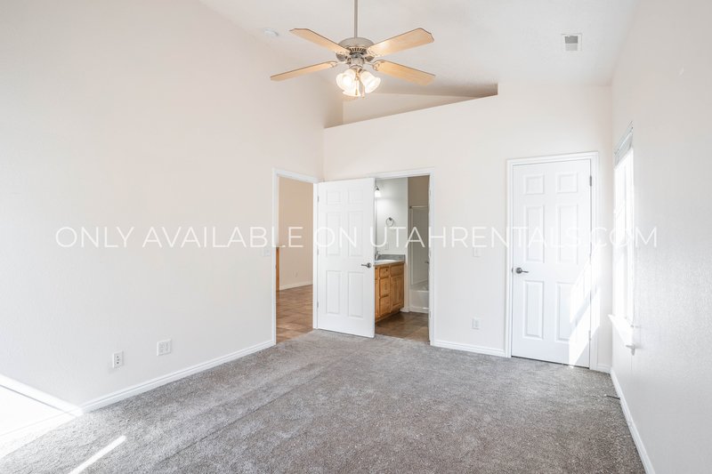 Charming 3-Bed, 2-Bath Condo with Garage & Community Amenities property image