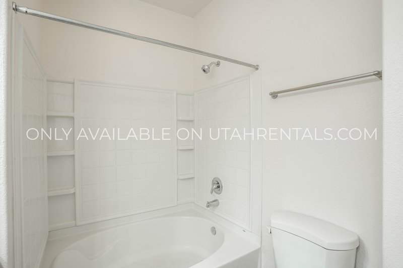 Charming 3-Bed, 2-Bath Condo with Garage & Community Amenities property image
