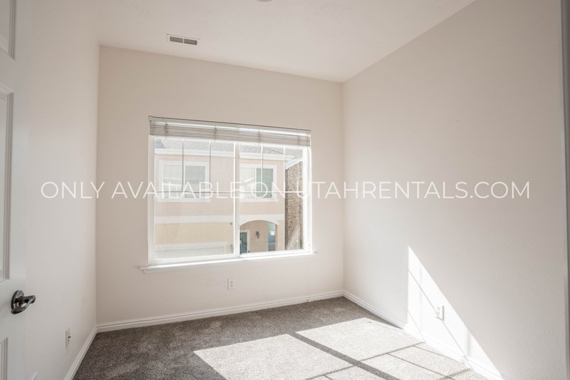 Charming 3-Bed, 2-Bath Condo with Garage & Community Amenities property image