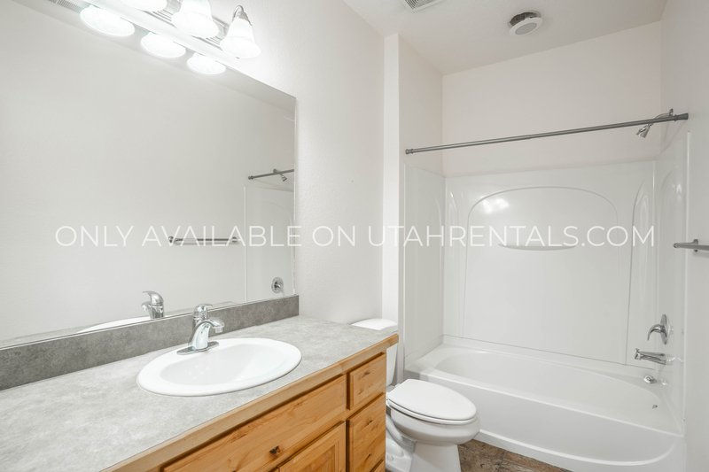 Charming 3-Bed, 2-Bath Condo with Garage & Community Amenities property image