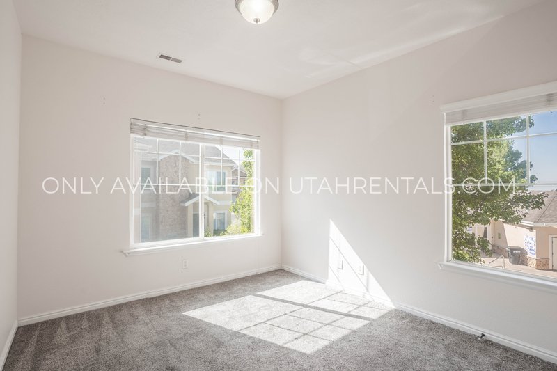 Charming 3-Bed, 2-Bath Condo with Garage & Community Amenities property image