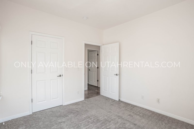 Charming 3-Bed, 2-Bath Condo with Garage & Community Amenities property image