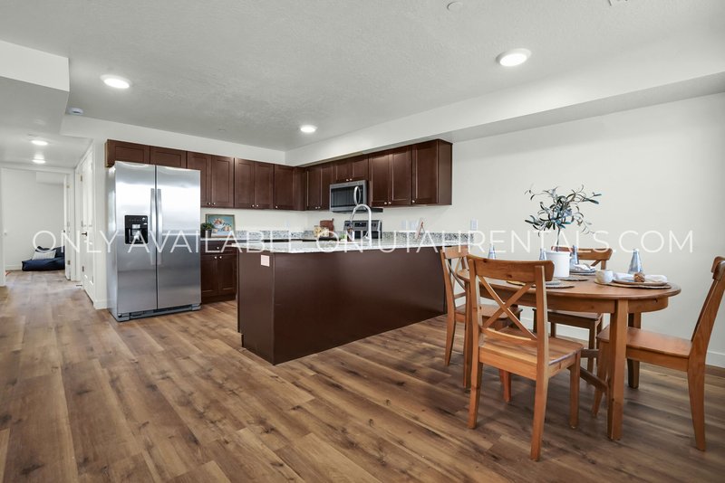 Upscale Santaquin Apartment property image