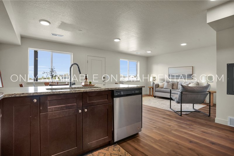 Upscale Santaquin Apartment property image