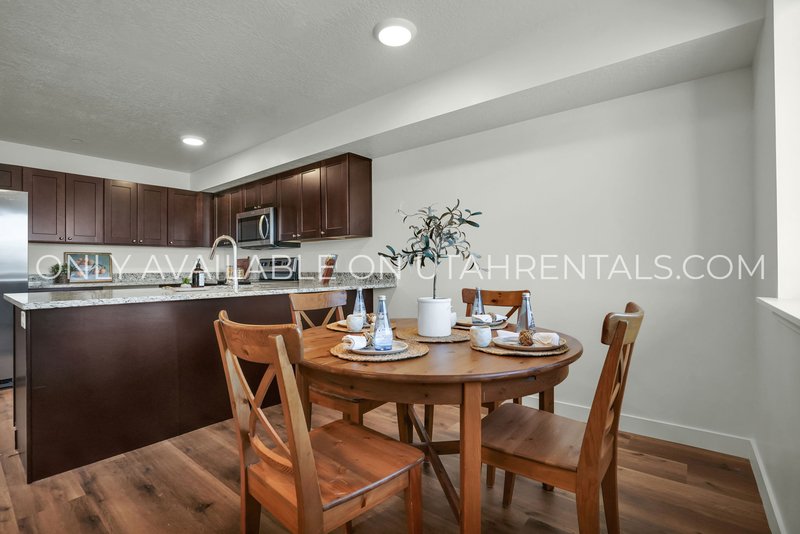 Upscale Santaquin Apartment property image