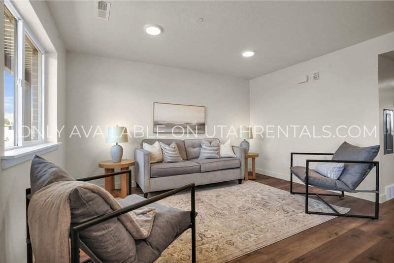 Upscale Santaquin Apartment property image