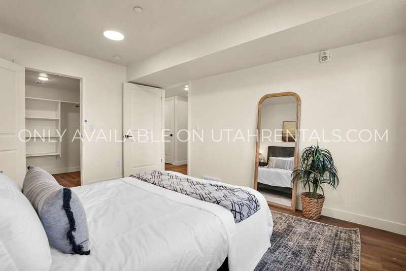 Upscale Santaquin Apartment property image