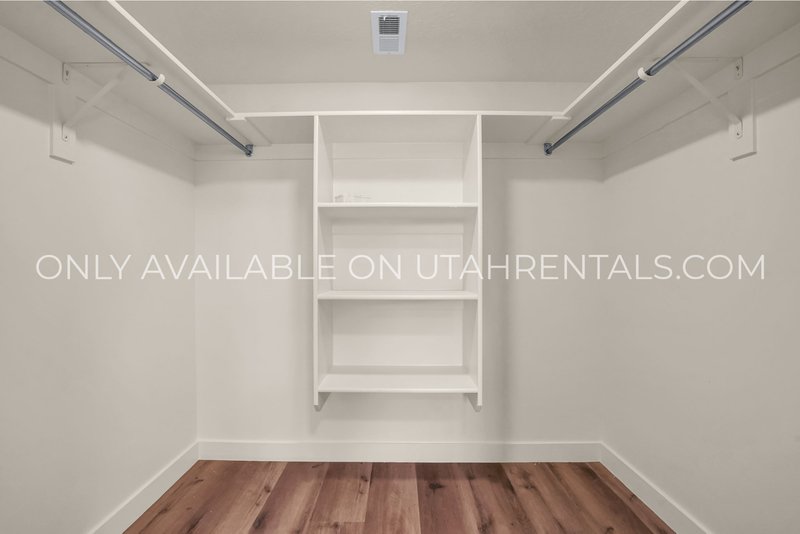 Upscale Santaquin Apartment property image