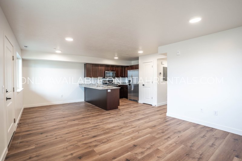 Upscale Santaquin Apartment property image