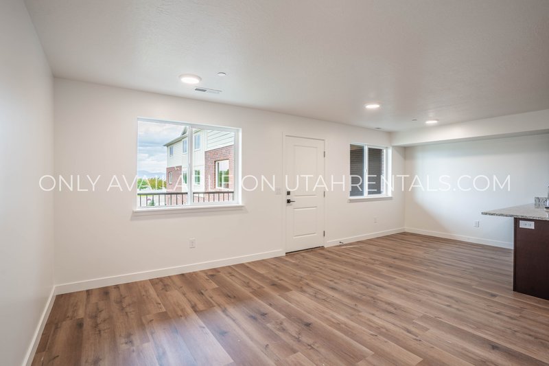 Upscale Santaquin Apartment property image