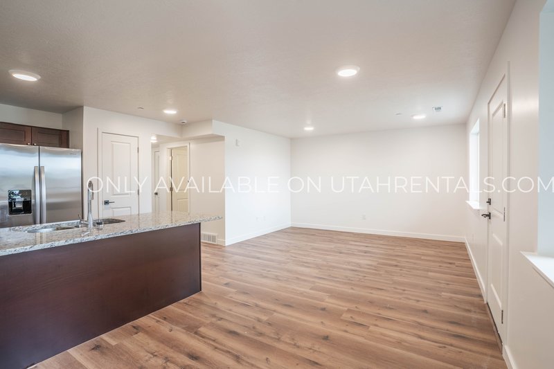 Upscale Santaquin Apartment property image
