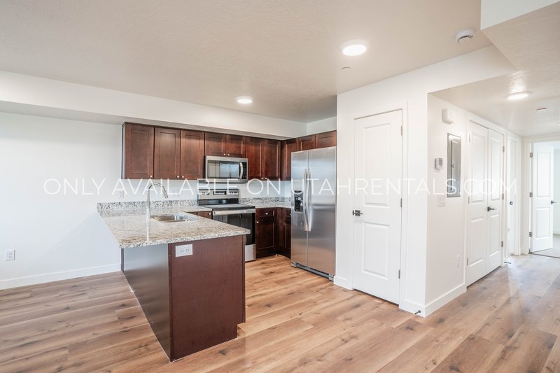 Upscale Santaquin Apartment property image