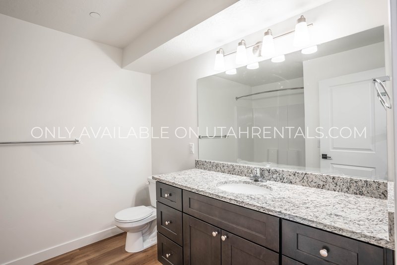 Upscale Santaquin Apartment property image