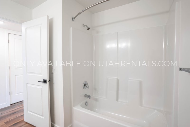 Upscale Santaquin Apartment property image