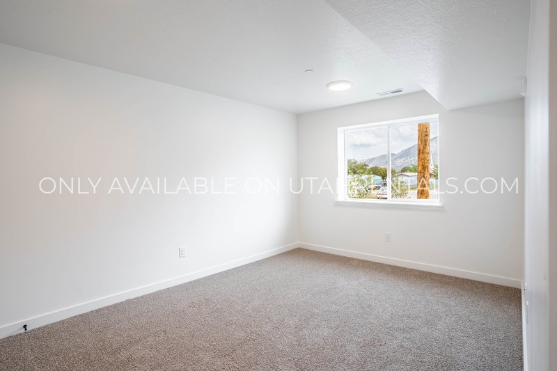 Upscale Santaquin Apartment property image
