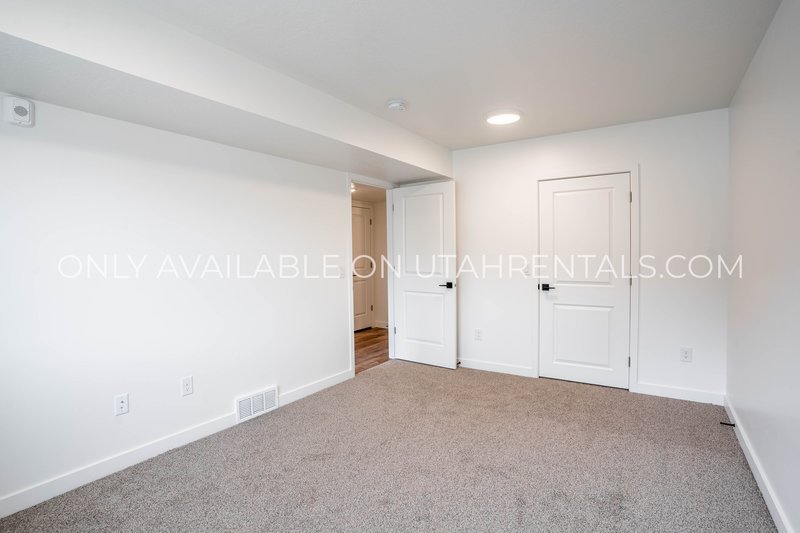 Upscale Santaquin Apartment property image