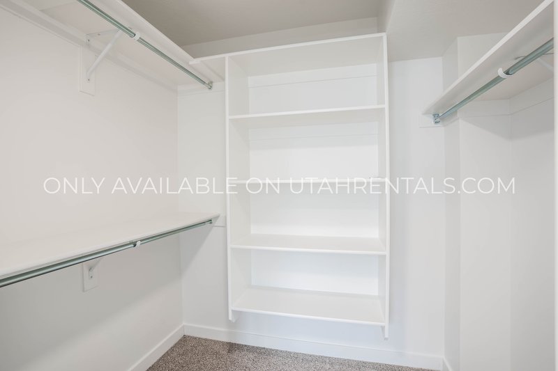 Upscale Santaquin Apartment property image
