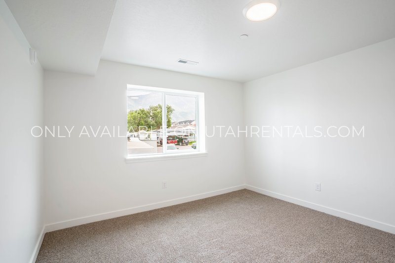 Upscale Santaquin Apartment property image