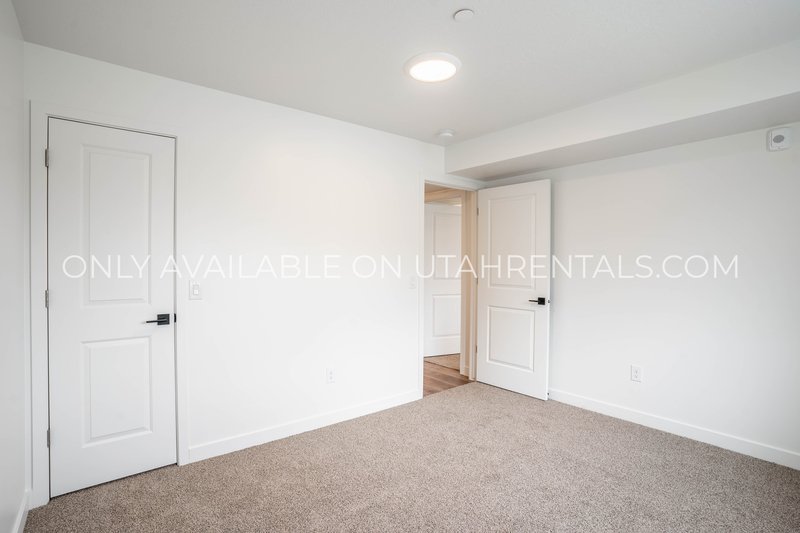 Upscale Santaquin Apartment property image