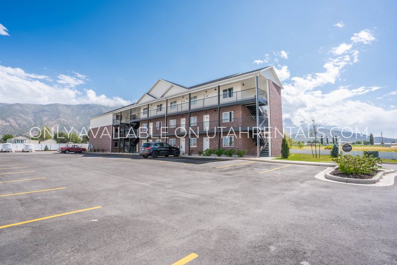 Upscale Santaquin Apartment property image