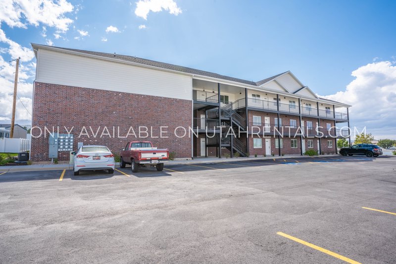 Upscale Santaquin Apartment property image