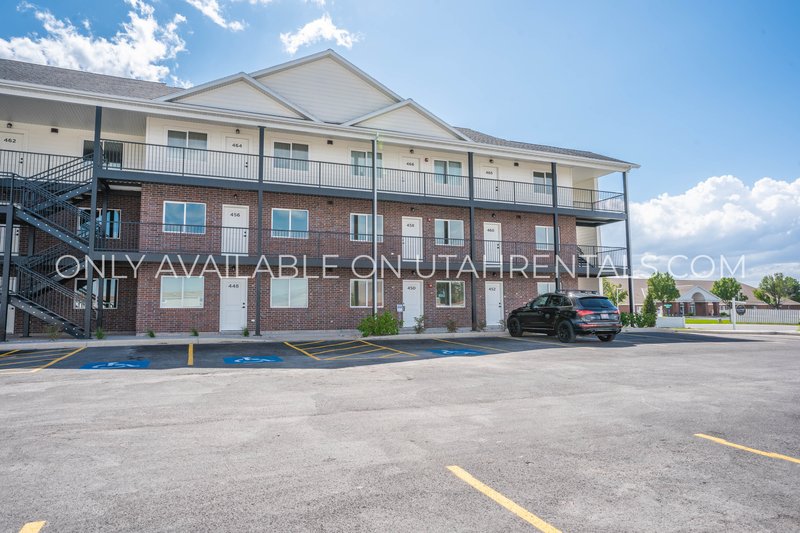 Upscale Santaquin Apartment property image