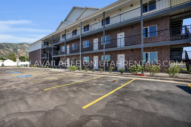 Upscale Santaquin Apartment property image