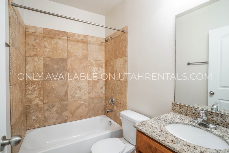 Cozy 3 bed 2 bath basement apartment. property image