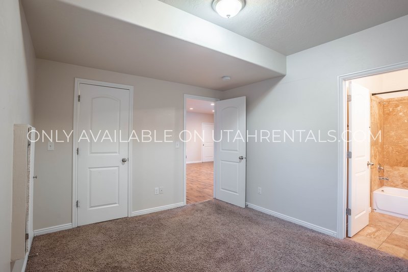 Cozy 3 bed 2 bath basement apartment. property image