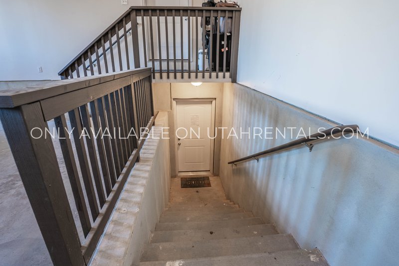 Cozy 3 bed 2 bath basement apartment. property image
