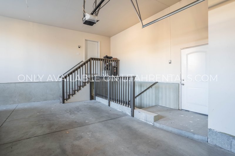 Cozy 3 bed 2 bath basement apartment. property image