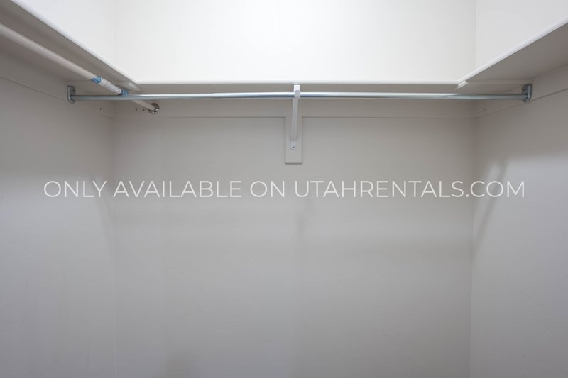 Cozy 3 bed 2 bath basement apartment. property image