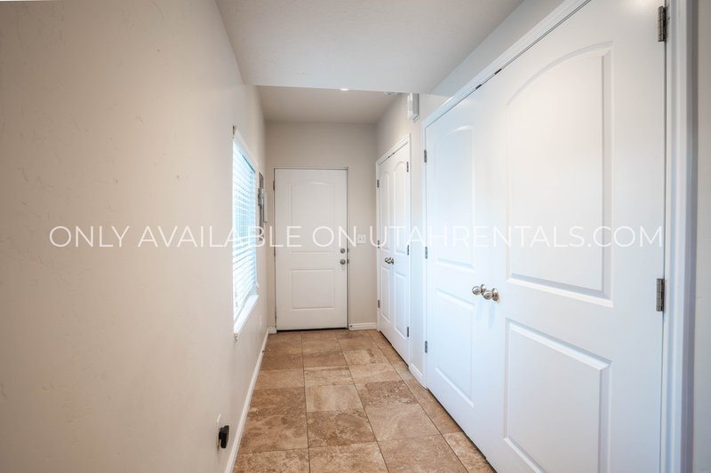 Cozy 3 bed 2 bath basement apartment. property image