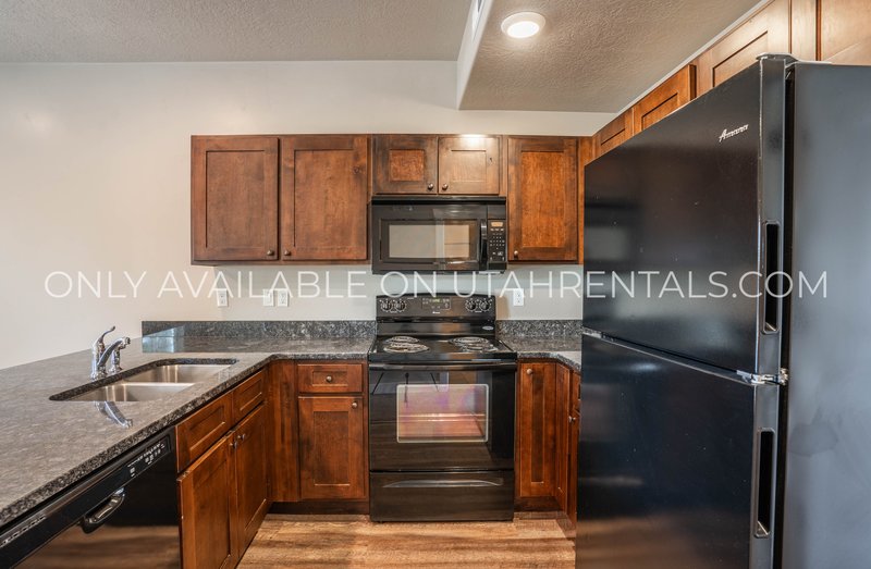 Beautiful 2-bed Apartment! property image