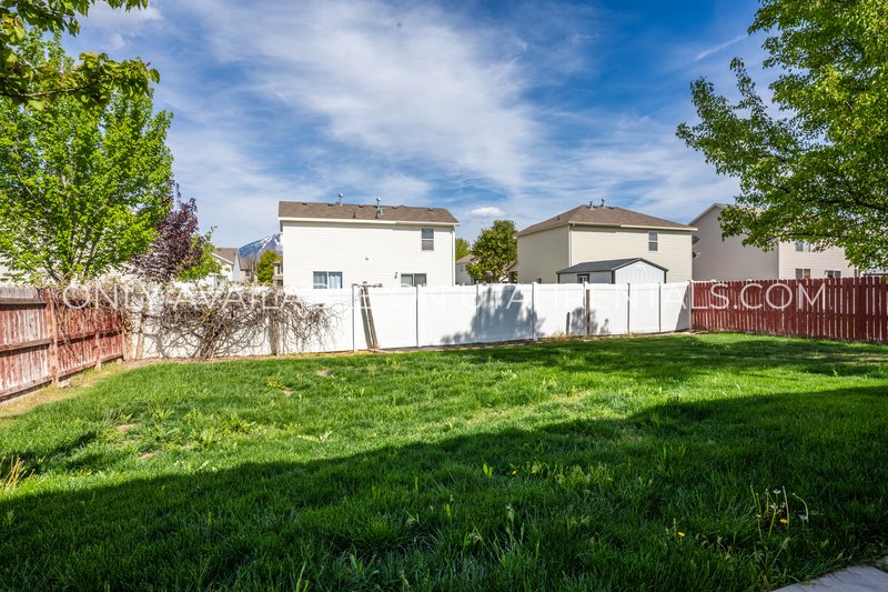 Home with a private back yard in Spanish Fork property image