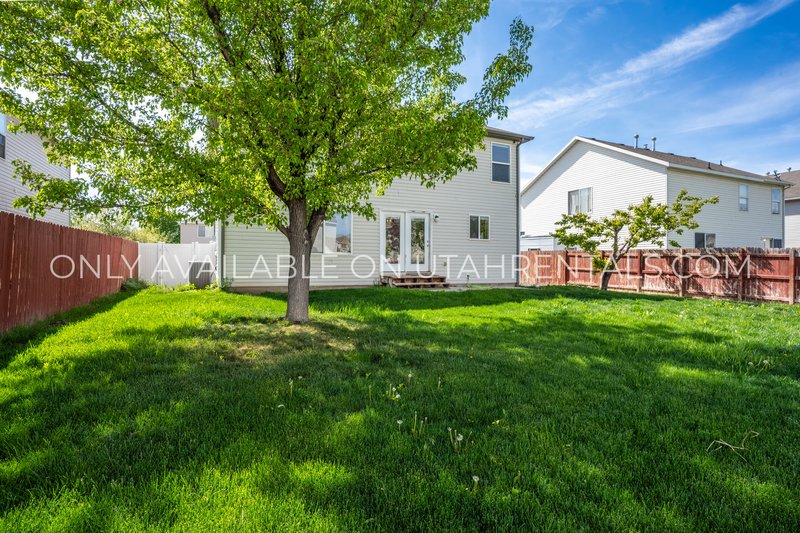 Home with a private back yard in Spanish Fork property image