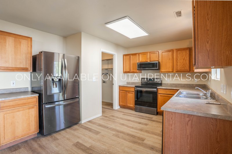Home with a private back yard in Spanish Fork property image