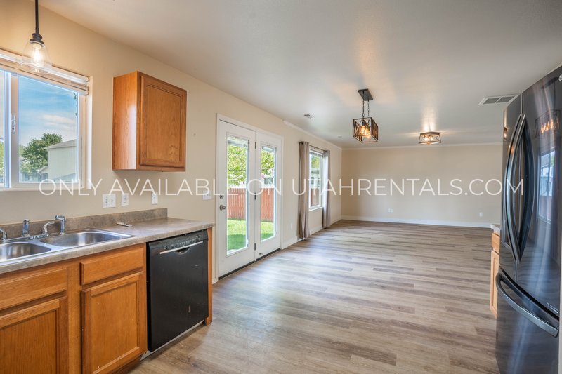 Home with a private back yard in Spanish Fork property image